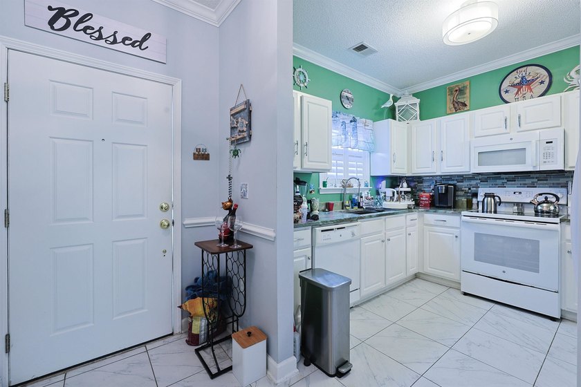 Enjoy easy first floor living in this beautifully updated 2 - photo 6