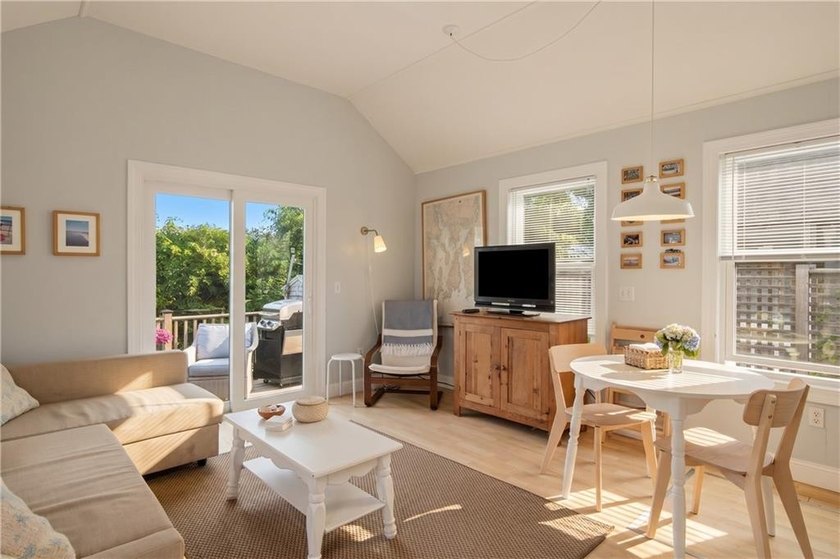 Plain and Simple...this is THE PERFECT COTTAGE in an IDEAL BEACH - photo 5