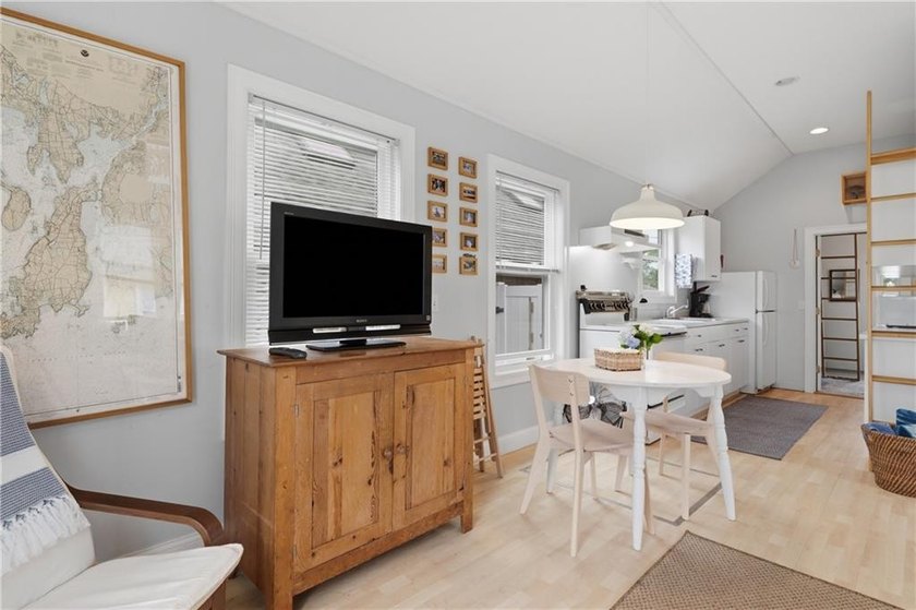 Plain and Simple...this is THE PERFECT COTTAGE in an IDEAL BEACH - photo 8