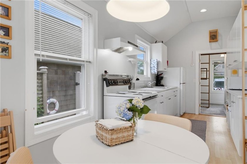 Plain and Simple...this is THE PERFECT COTTAGE in an IDEAL BEACH - photo 10