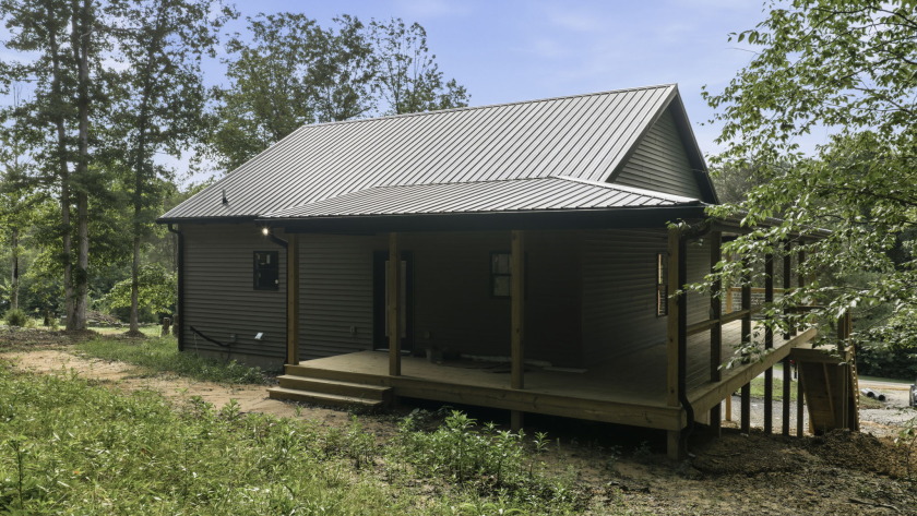 Brand New Construction in Moutardier w/Slip - photo 11