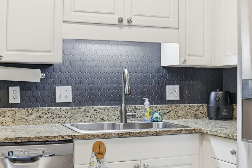 Welcome to coastal living at its finest in the Savanna Shores - photo 10