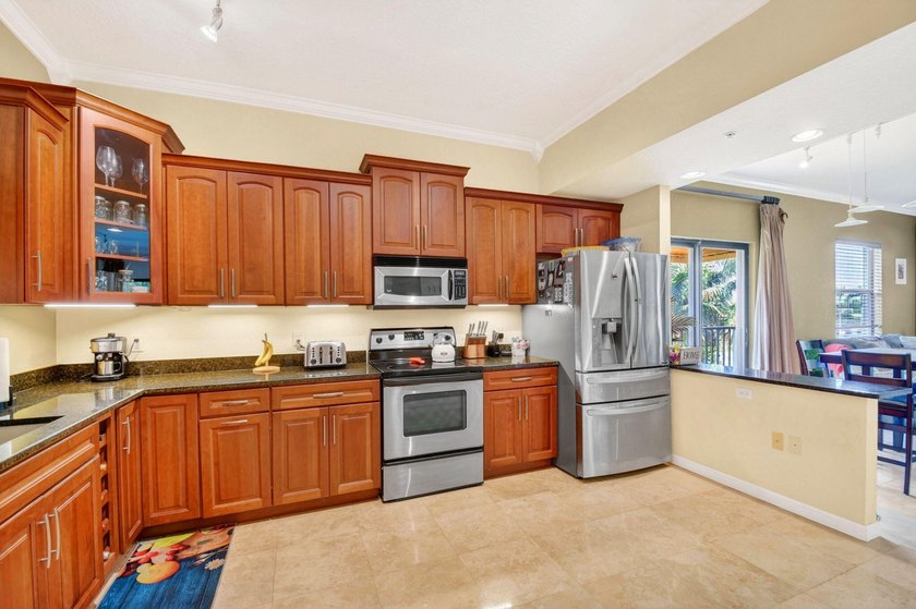 Beautifully maintained and spacious 2-bedroom, 2-bath corner - photo 5