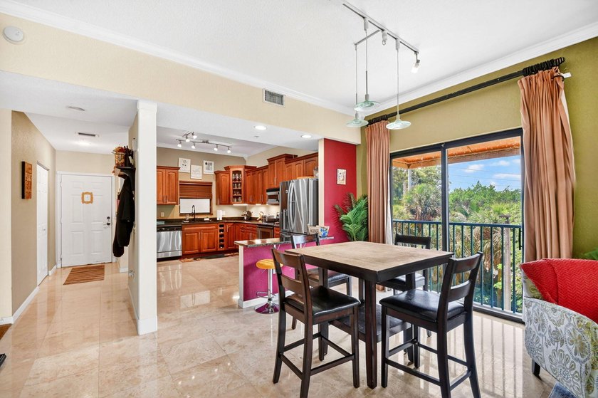 Beautifully maintained and spacious 2-bedroom, 2-bath corner - photo 10