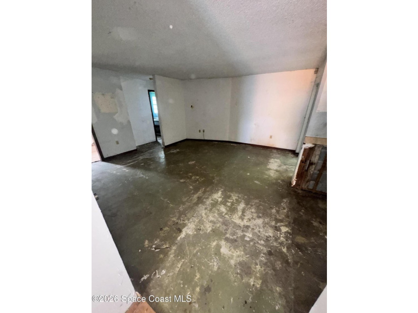 INVESTOR ALERT! Seller will consider all offers! Incredible - photo 11