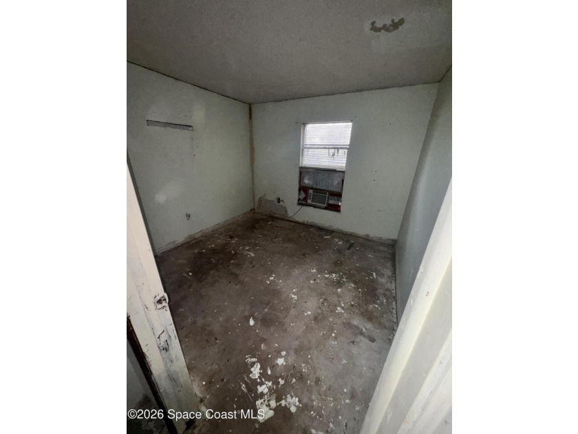 INVESTOR ALERT! Seller will consider all offers! Incredible - photo 13