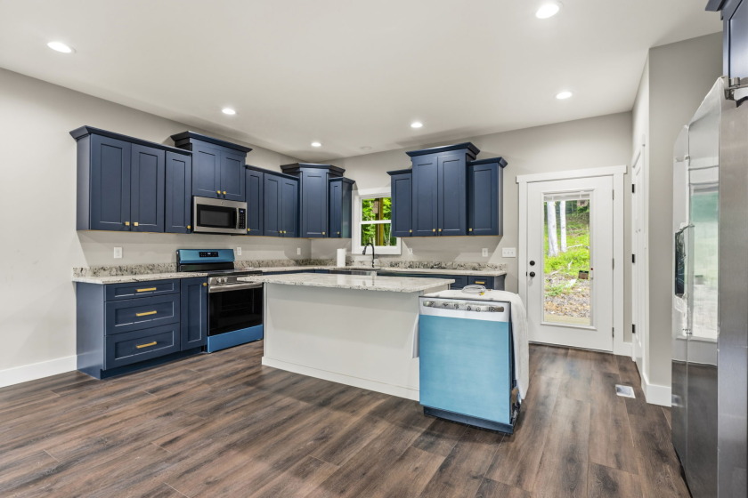 Brand New Construction in Moutardier w/Slip - photo 31