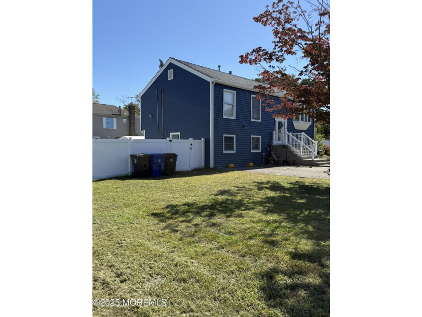 Home has all newer stainless steal appliances, granite counter - photo 4
