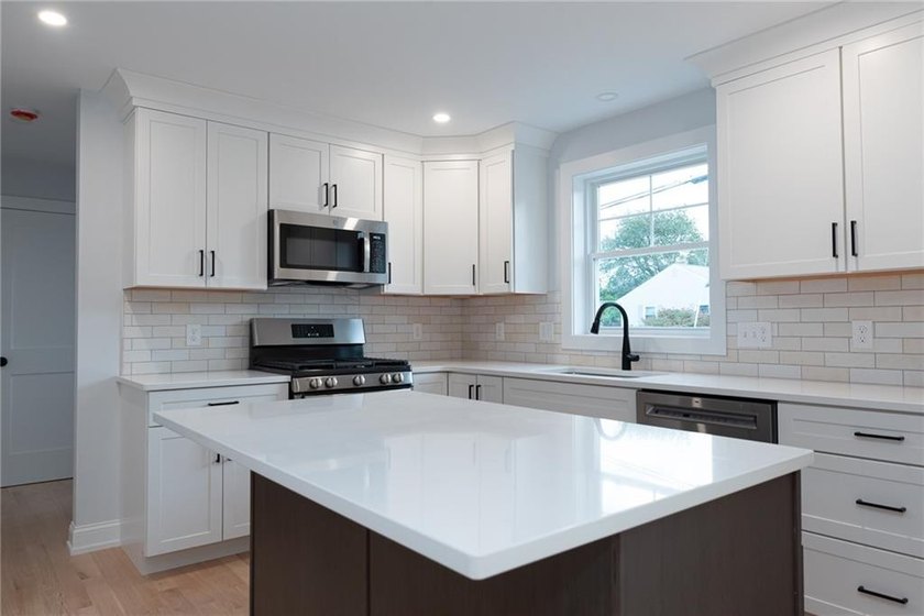 5 Recess Lane is COMPLETE, BACK ON THE MARKET and ready for its - photo 8