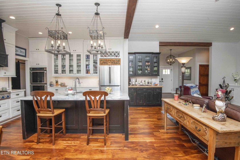 Lake Living on Watts Bar. This custom-built craftsman style home - photo 20