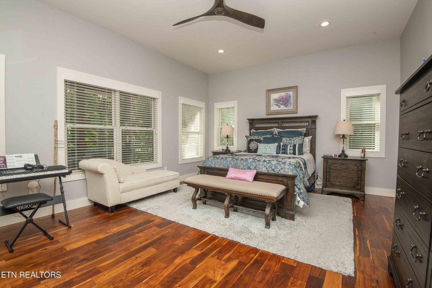 Lake Living on Watts Bar. This custom-built craftsman style home - photo 23