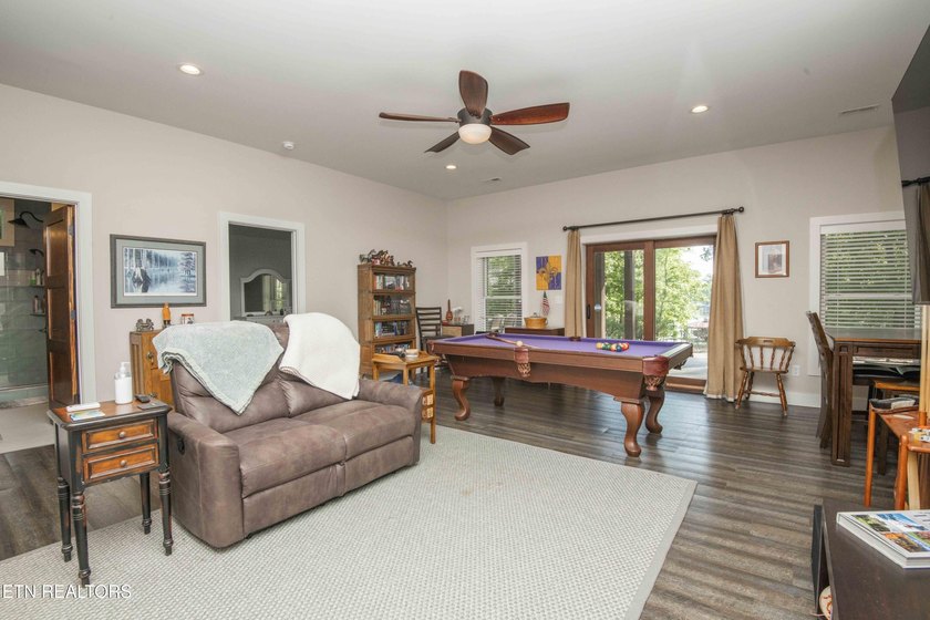 Lake Living on Watts Bar. This custom-built craftsman style home - photo 33