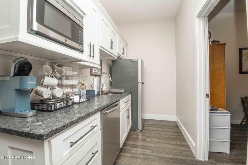 Lake Living on Watts Bar. This custom-built craftsman style home - photo 35