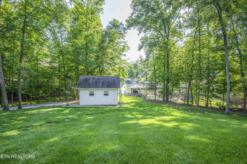 Lake Living on Watts Bar. This custom-built craftsman style home - photo 45