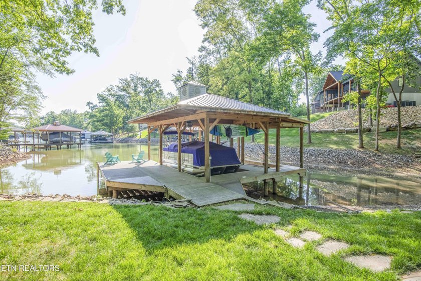 Lake Living on Watts Bar. This custom-built craftsman style home - photo 46