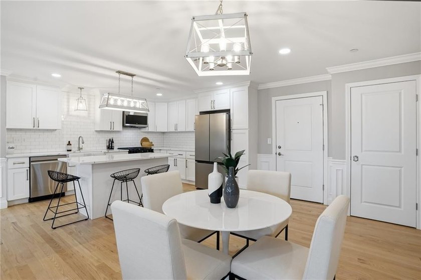 **1 BED UNIT ON TOP FLOOR NEAR ELEVATOR. PRIVATE BALCONY, EN - photo 8