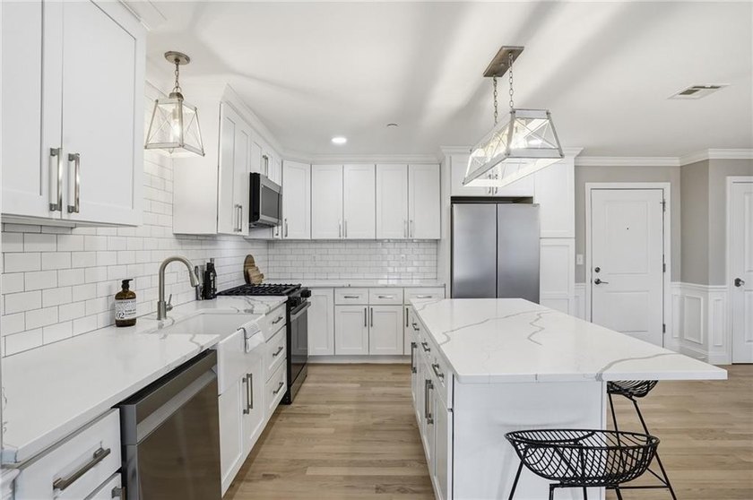 **1 BED UNIT ON TOP FLOOR NEAR ELEVATOR. PRIVATE BALCONY, EN - photo 9