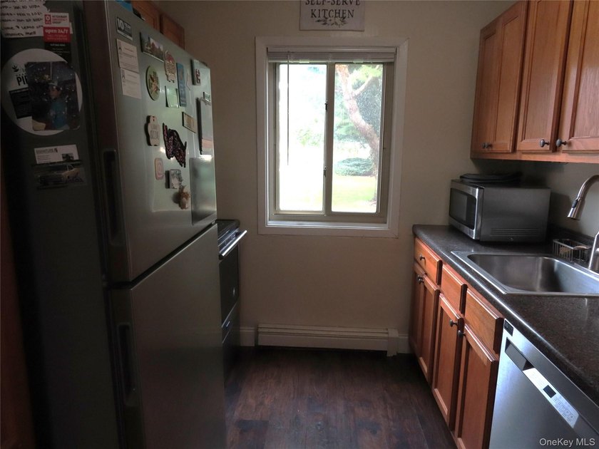 Welcome to this beautifully updated, main level, deluxe size - photo 7