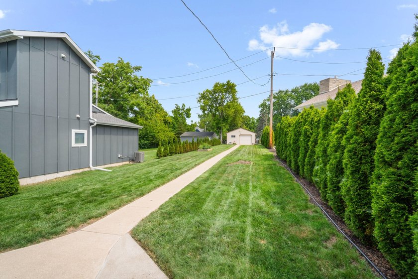 Enjoy the best of Little Muskego Lake in this beautifully - photo 23