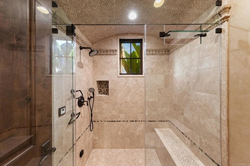 Welcome home to this extraordinary, private single-level estate - photo 25