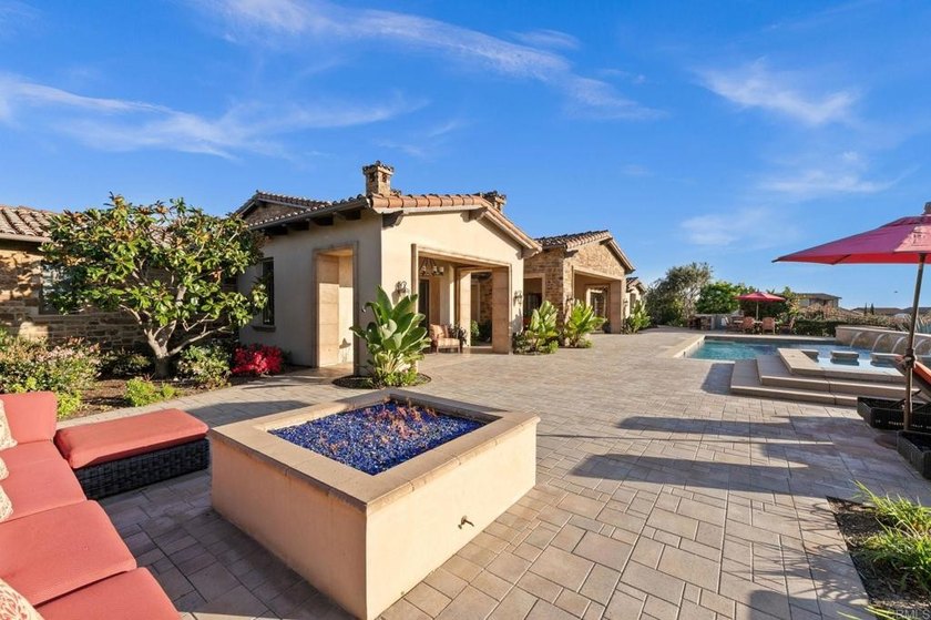 Welcome home to this extraordinary, private single-level estate - photo 29