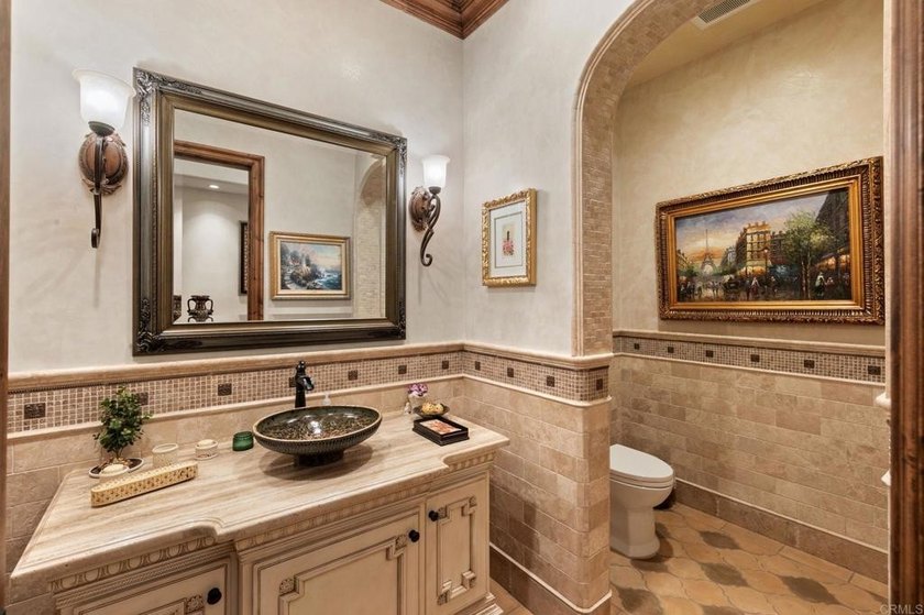 Welcome home to this extraordinary, private single-level estate - photo 33