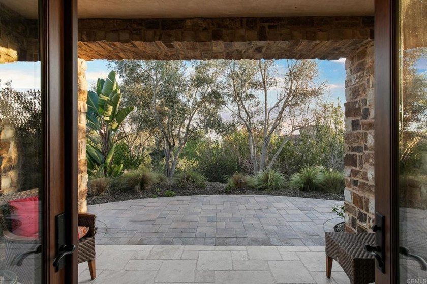 Welcome home to this extraordinary, private single-level estate - photo 36