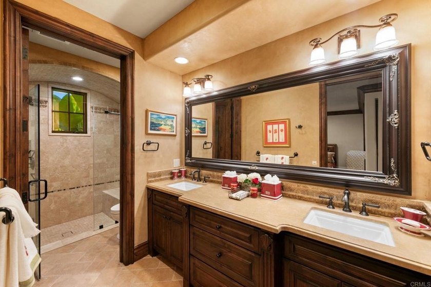 Welcome home to this extraordinary, private single-level estate - photo 38