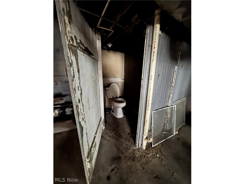 Welcome to an investor deal in South Collinwood. This 3 bedroom - photo 5
