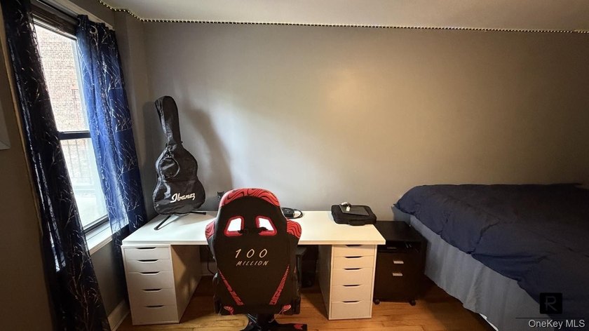 Welcome to this beautifully maintained 2-bedroom apartment in - photo 7