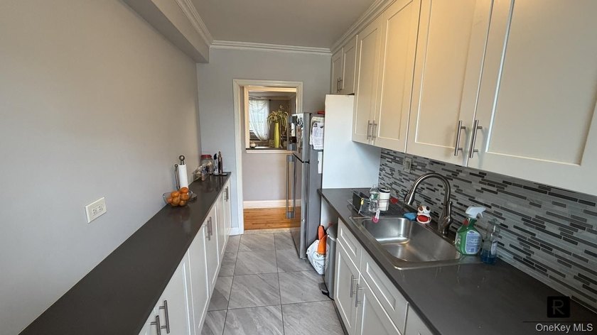 Welcome to this beautifully maintained 2-bedroom apartment in - photo 9