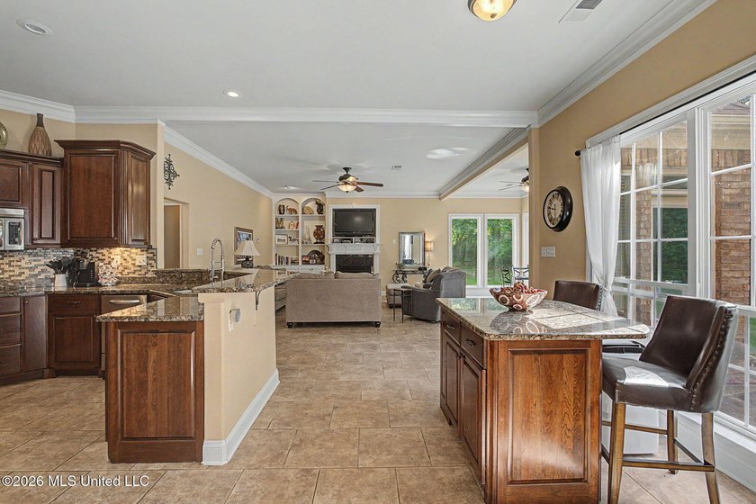 Over 4,200 square feet, 2 bedrooms downstairs, walk-in closets - photo 11