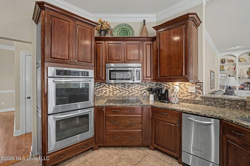 Over 4,200 square feet, 2 bedrooms downstairs, walk-in closets - photo 13