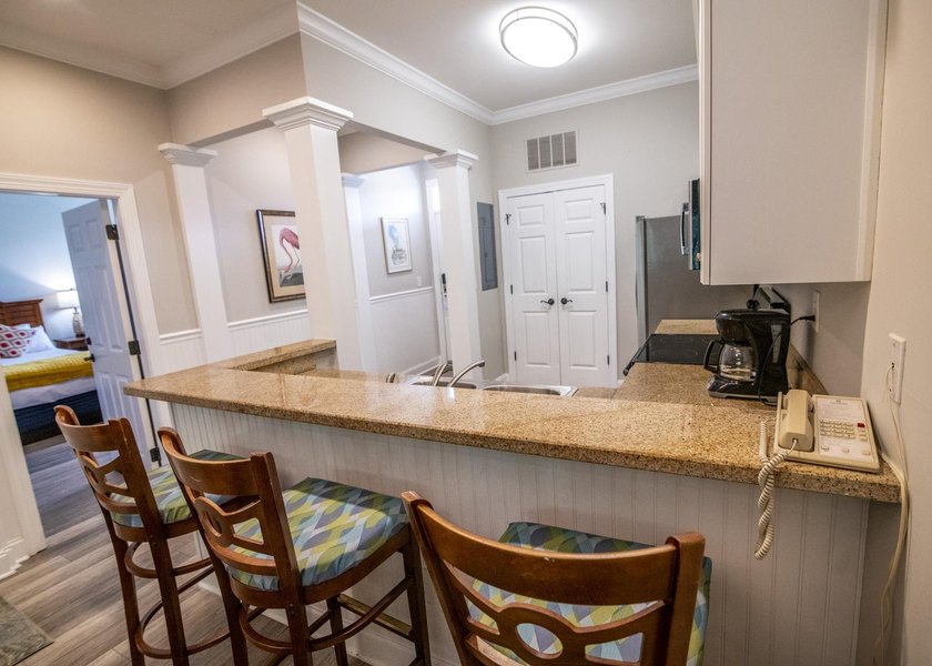 Discover a fully furnished hidden gem in the heart of Litchfield - photo 4