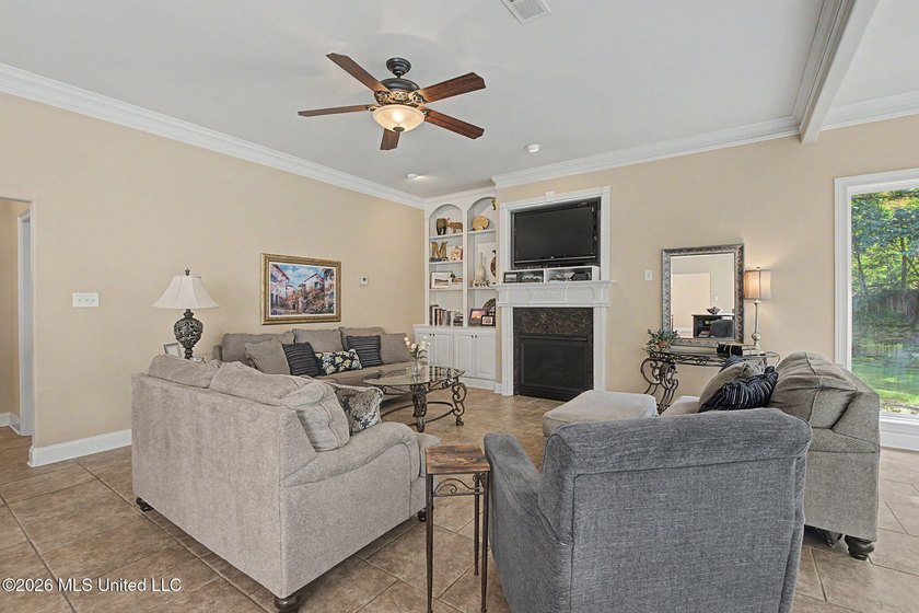 Over 4,200 square feet, 2 bedrooms downstairs, walk-in closets - photo 16