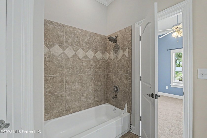 Over 4,200 square feet, 2 bedrooms downstairs, walk-in closets - photo 26