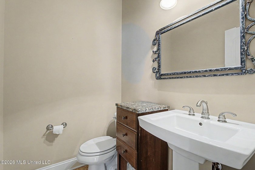 Over 4,200 square feet, 2 bedrooms downstairs, walk-in closets - photo 27