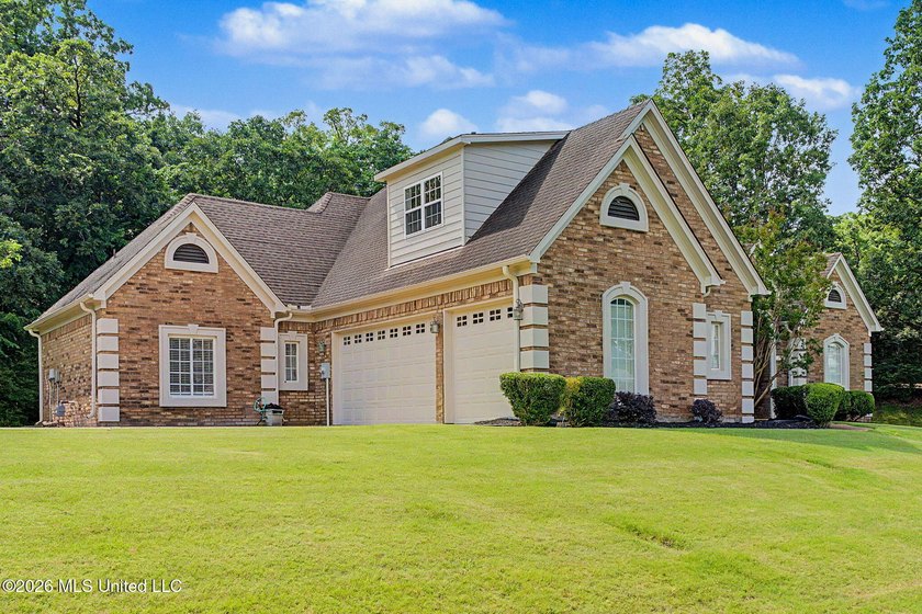 Over 4,200 square feet, 2 bedrooms downstairs, walk-in closets - photo 38