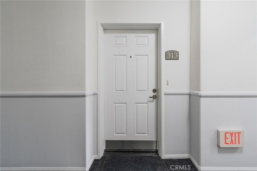Welcome to this upgraded studio at The Gables, a 55+ senior - photo 2