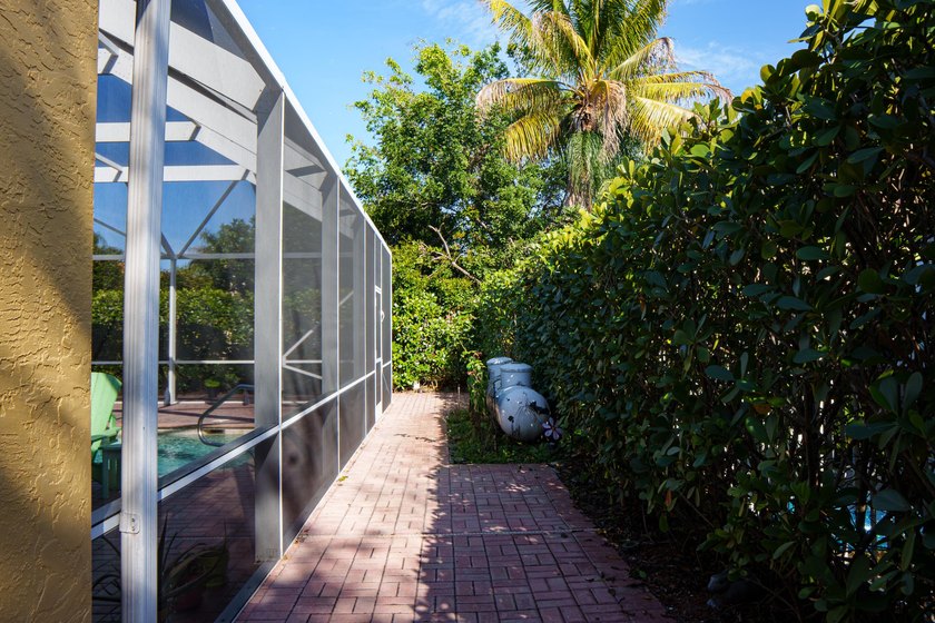 Welcome to 8058 Via Hacienda, a beautifully maintained home - photo 5