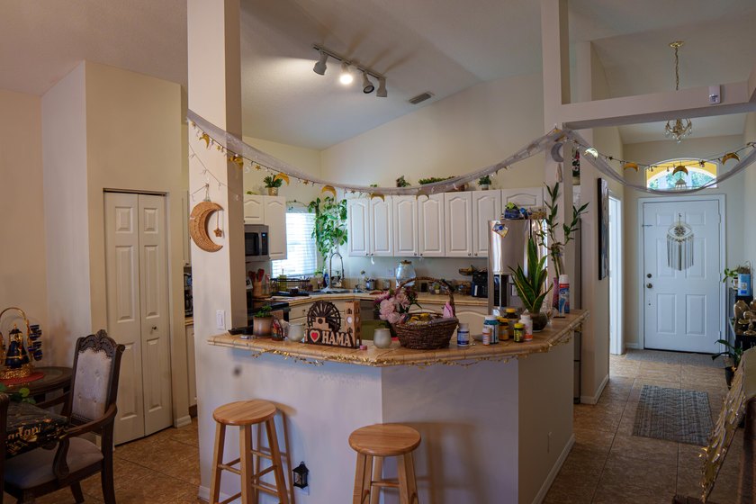 Welcome to 8058 Via Hacienda, a beautifully maintained home - photo 6