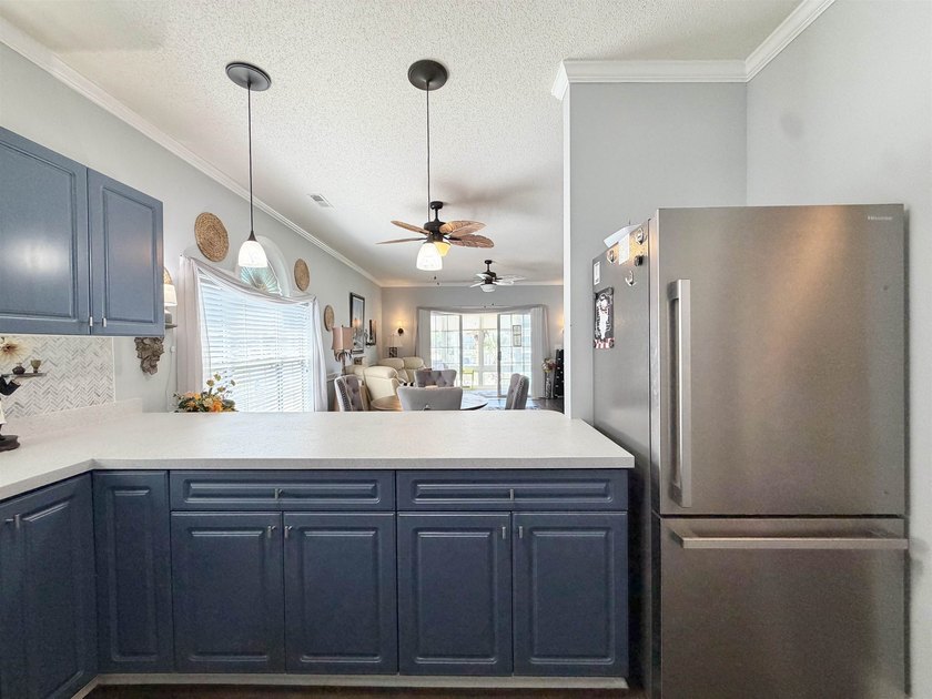 Welcome to this beautifully renovated 2-bedroom, 2-bathroom - photo 6