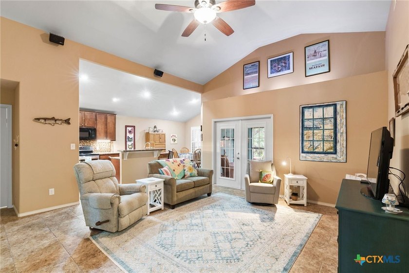 Now is your chance to own this beautifully maintained 2 bedroom - photo 4