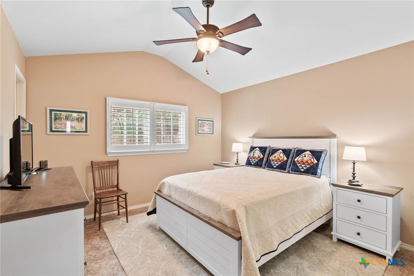 Now is your chance to own this beautifully maintained 2 bedroom - photo 10