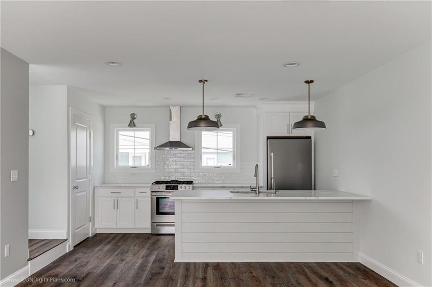 Coastal Elegance Meets Modern Convenience at The Lookout on Main - photo 2