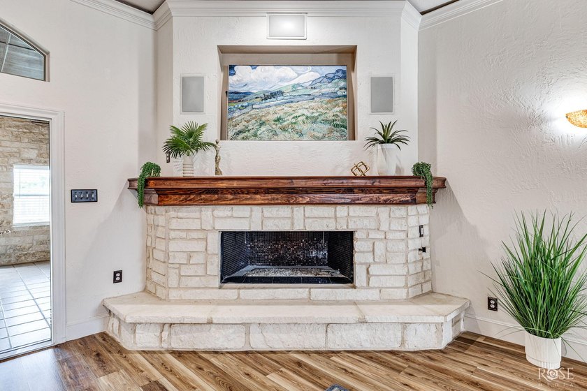 Welcome to an extraordinary Butler Farms residence where - photo 11