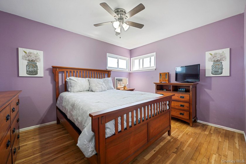 Immaculate, move-in ready multi-level home located in the heart - photo 13