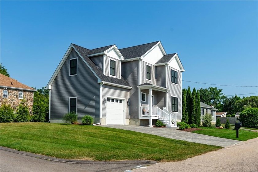 Wow! Fantastic location and setting. In a quiet neighborhood - photo 3