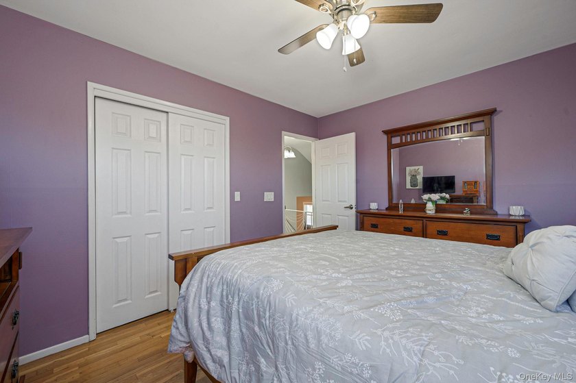 Immaculate, move-in ready multi-level home located in the heart - photo 14