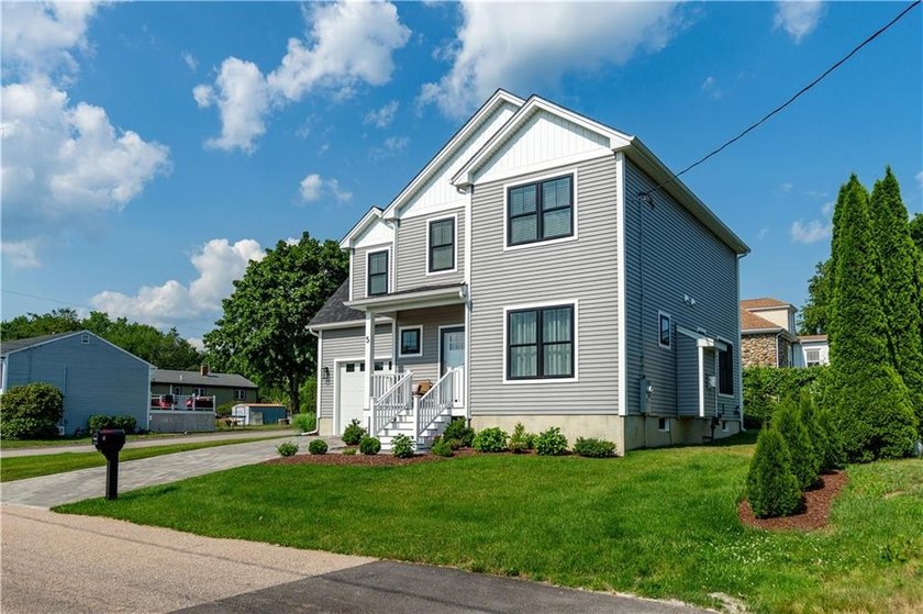 Wow! Fantastic location and setting. In a quiet neighborhood - photo 4